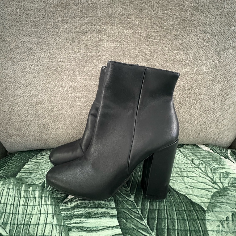 Elegant Black Ankle Boots